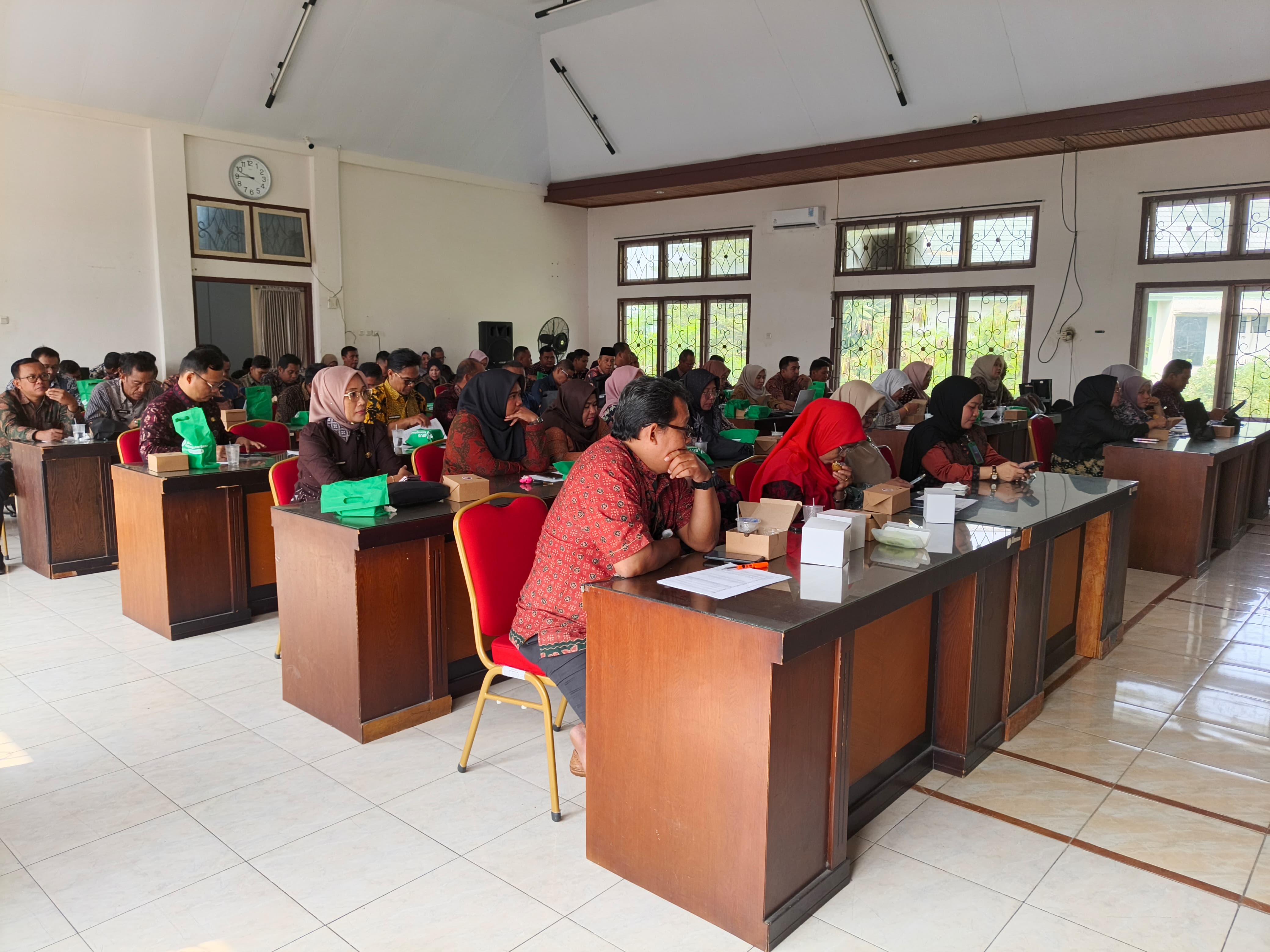 Inspektorat Kota Jambi Gelar Sosialisasi Dana BKBK dan BPJS Ketenagakerjaan untuk Lurah Se-Kota Jambi